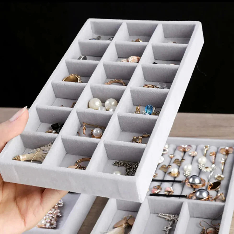 18 Grid Soft Velvet Jewelry Storage Organizer Tray - Image 3